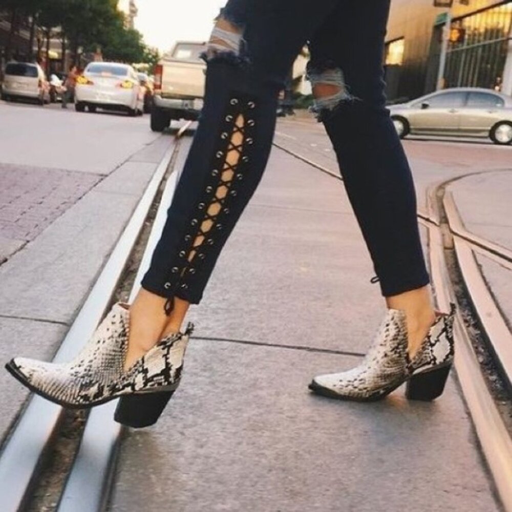 Jeffrey Campbell Cromwell Pointed Snake Python Cut-Out Leather Ankle Booties Sz8